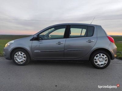 używany Renault Clio III Lift 1.2 16V 75KM - 2010 - z Niemiec