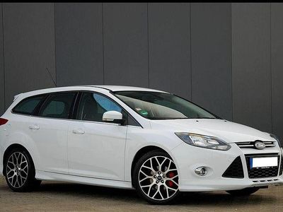 Biały Używany 2013 Ford Focus ST-Line Kombi | 27 500 zł (Dość drogi)