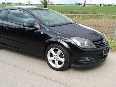 używany Opel Astra 1.6dm 105KM 2005r. 249 629km