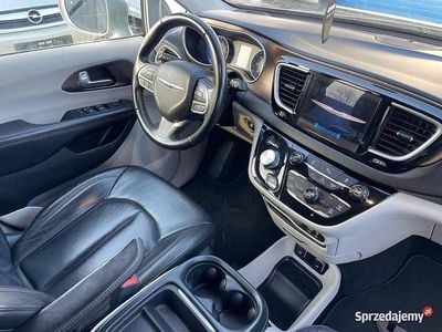 Szary Używany 2018 Chrysler Pacifica Minivan | 78 500 zł