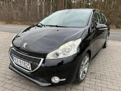 Używany Peugeot 208 82 KM (60 kW) 2015 Czarny Hatchback