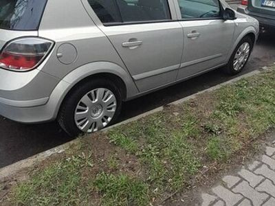 używany Opel Astra 1.6dm 115KM 2009r. 217 500km