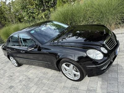 Czarny Używany 2006 Mercedes E200 Sedan/Limuzyna | 29 900 zł