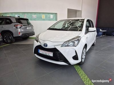 Używany Toyota Yaris Hybrid 116 KM (85 kW) 2021 Biały Sedan/Limuzyna