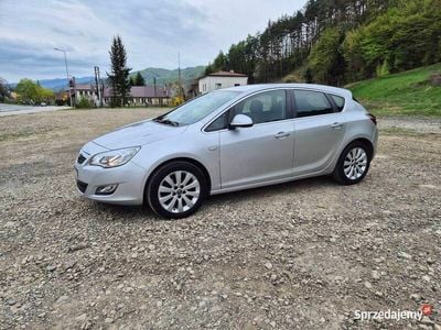 Używany Opel Astra 2010 Srebrny Sedan/Limuzyna