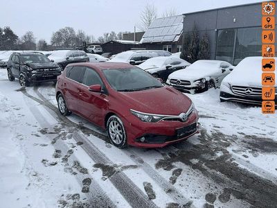 używany Toyota Auris Hybrid 1.8dm 136KM 2015r. 135 260km