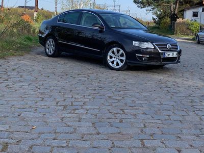 Brązowy Używany 2007 VW Passat Highline Sedan/Limuzyna | 24 000 zł (Drogi)
