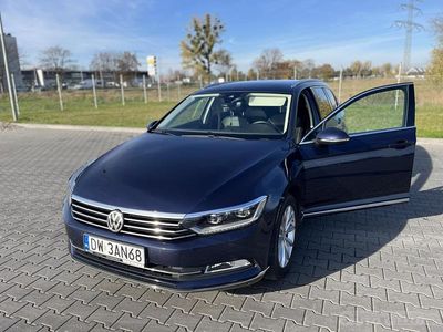 Granat Używany 2016 VW Passat Highline Kombi | 58 000 zł (Uczciwa cena)