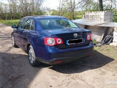 Używany VW Jetta 105 KM (77 kW) 2005 Granatowy Sedan/Limuzyna