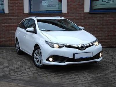 Używany Toyota Auris Premium 132 KM (97 kW) 2018 Biały Kombi