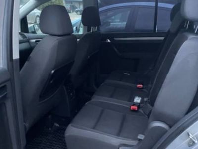 używany VW Touran Touran 1.9 TDI DSG 7 osób 20101.9 TDI DSG 7 osób 2010