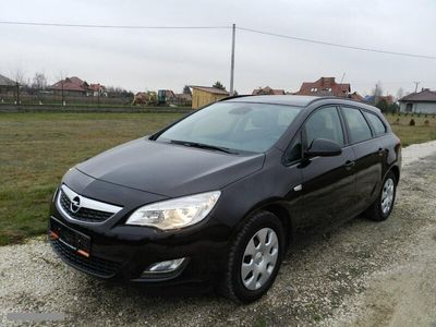 używany Opel Astra 1.7dm 110KM 2011r. 88 000km