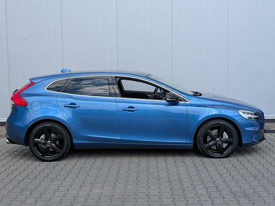 Używany Volvo V40 150 KM (110 kW) 2018 Niebieski Sedan/Limuzyna
