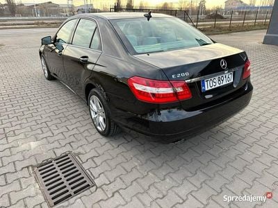 Mercedes E200