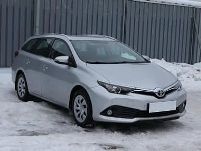 Używany Toyota Auris 132 KM (97 kW) 2016 Srebrny Kombi