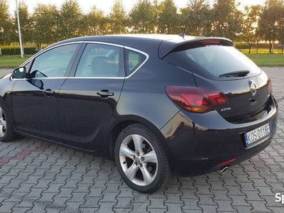 Używany Opel Astra Cosmo 2010 Czarny Hatchback