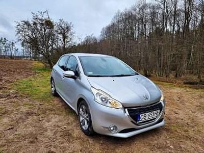 Używany Peugeot 208 Allure 120 KM (88 kW) 2015 Srebrny Hatchback
