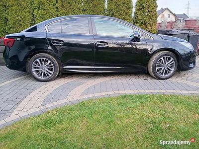 Używany Toyota Avensis 147 KM (108 kW) 2016 Czarny Sedan/Limuzyna