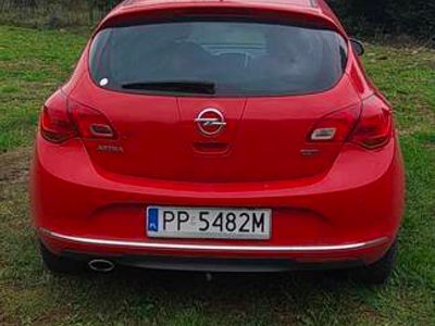 Używany Opel Astra 165 KM (121 kW) 2012 Czerwony Hatchback