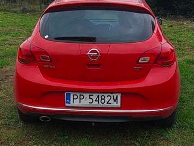 Czerwony Używany 2012 Opel Astra Hatchback | 22 000 zł (Dobra cena)