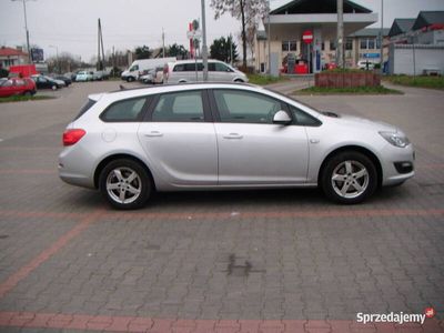 używany Opel Astra Astra j Sports Tourer 1,6 cdti 110 KMSports Tourer 1,6 cdti 110 KM