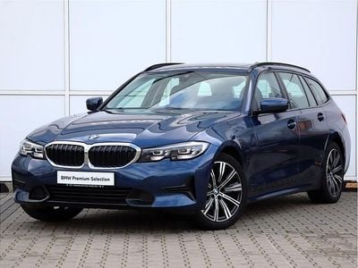 Niebieski phytonic metalizowany Używany 2021 BMW 320 Shadowline Kombi | 134 900 zł (Dobra cena)