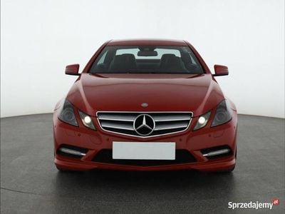 Czerwony Używany 2012 Mercedes E200 Coupe | 59 999 zł (Dobra cena)
