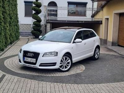 Biały (metalik) Używany 2012 Audi A3 Sportback Hatchback | 28 900 zł (Uczciwa cena)