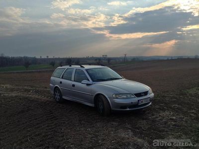 Używany Opel Vectra 1999 Srebrny Kombi