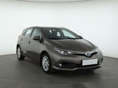 Używany Toyota Auris 136 KM (100 kW) 2018 Beżowy Hatchback