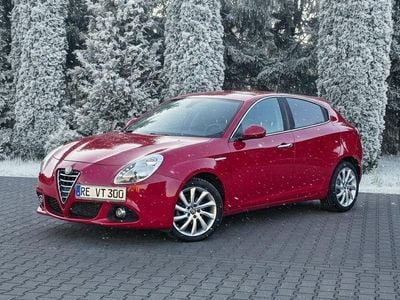 Używany Alfa Romeo Giulietta 120 KM (88 kW) 2015 Czerwony Hatchback
