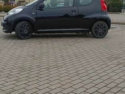 Używany Peugeot 107 2008 Czarny Hatchback