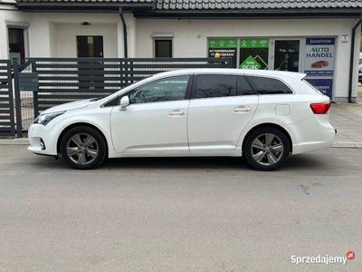 używany Toyota Avensis 