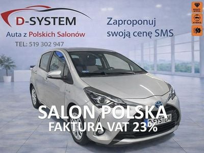 Używany Toyota Yaris Hybrid 73 KM (53 kW) 2019 Srebrny Hatchback