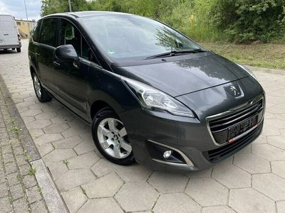 Szary Używany 2016 Peugeot 5008 Minivan | 35 999 zł