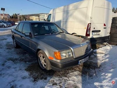 Szary Używany 1990 Mercedes E300 Sedan/Limuzyna | 11 000 zł