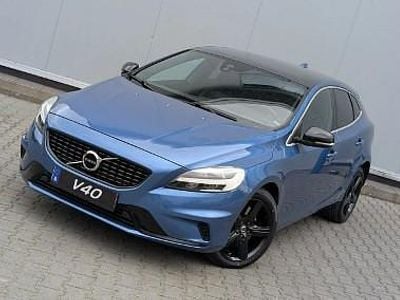 Używany Volvo V40 150 KM (110 kW) 2018 Niebieski Sedan/Limuzyna