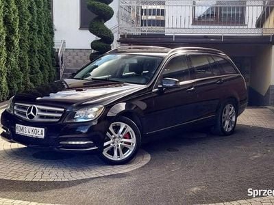 Używany Mercedes C220 170 KM (125 kW) 2012 Czarny (metalik) Kombi