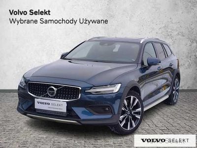 Używany Volvo V60 CC 250 KM (183 kW) 2022 Niebieski Kombi