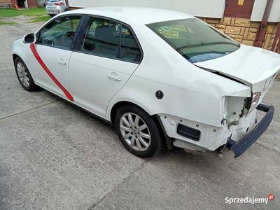 używany VW Jetta 1,6i MPI 102KM +LPG 2009r po kolizji