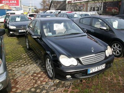 Czarny Używany 2004 Mercedes C320 Sedan/Limuzyna | 12 900 zł