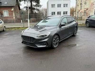Szary (metalik) Używany 2019 Ford Focus ST-Line Kombi | 49 900 zł