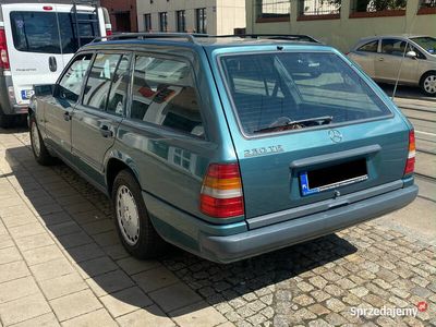Używany 1988 Mercedes E230 Kombi | 29 000 zł