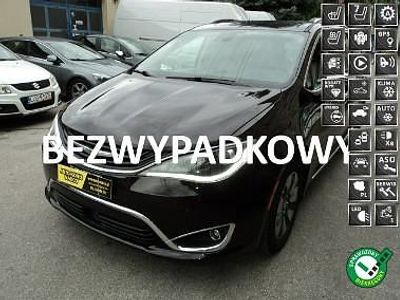 Czarny Używany 2017 Chrysler Pacifica Minivan | 98 000 zł