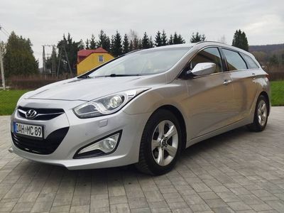 używany Hyundai i40 1,7 xenon ledy hak grzane fotele czujniki tempom