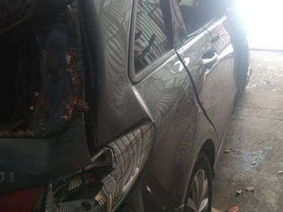 używany Mercedes B180 2012 Powypadkowy