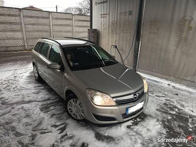 Używany Opel Astra 2007 Srebrny Kombi