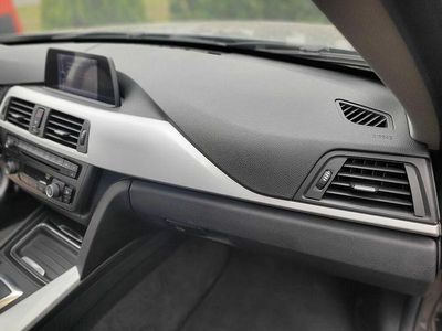 Brązowobeżowy Używany 2012 BMW 330 Kombi | 32 900 zł