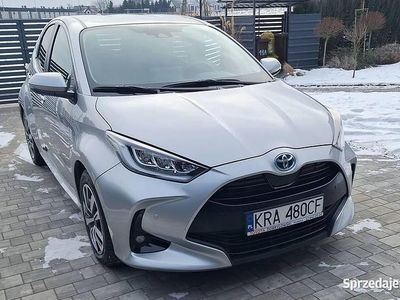 Używany Toyota Yaris Hybrid Comfort 2022 Srebrny Hatchback