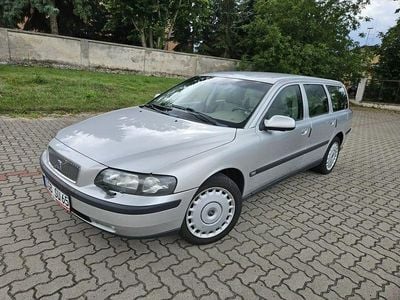 używany Volvo V70 2.3dm 250KM 2002r. 302 500km
